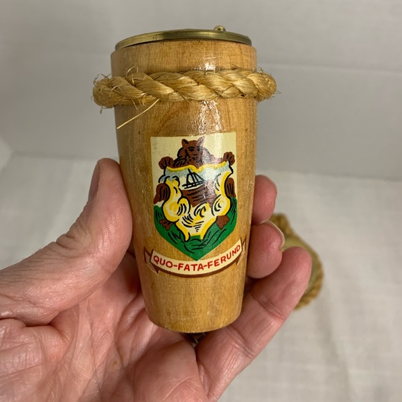 VINTAGE | Wood Salt and Pepper Shakers from the Bahamas. - Picture 2 of 13